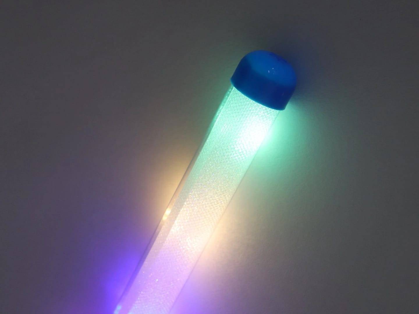 Bagheta Luminoasa LED Magic Glow Stick, 48 cm, Albastru, Ideala pentru Petreceri și Concerte
