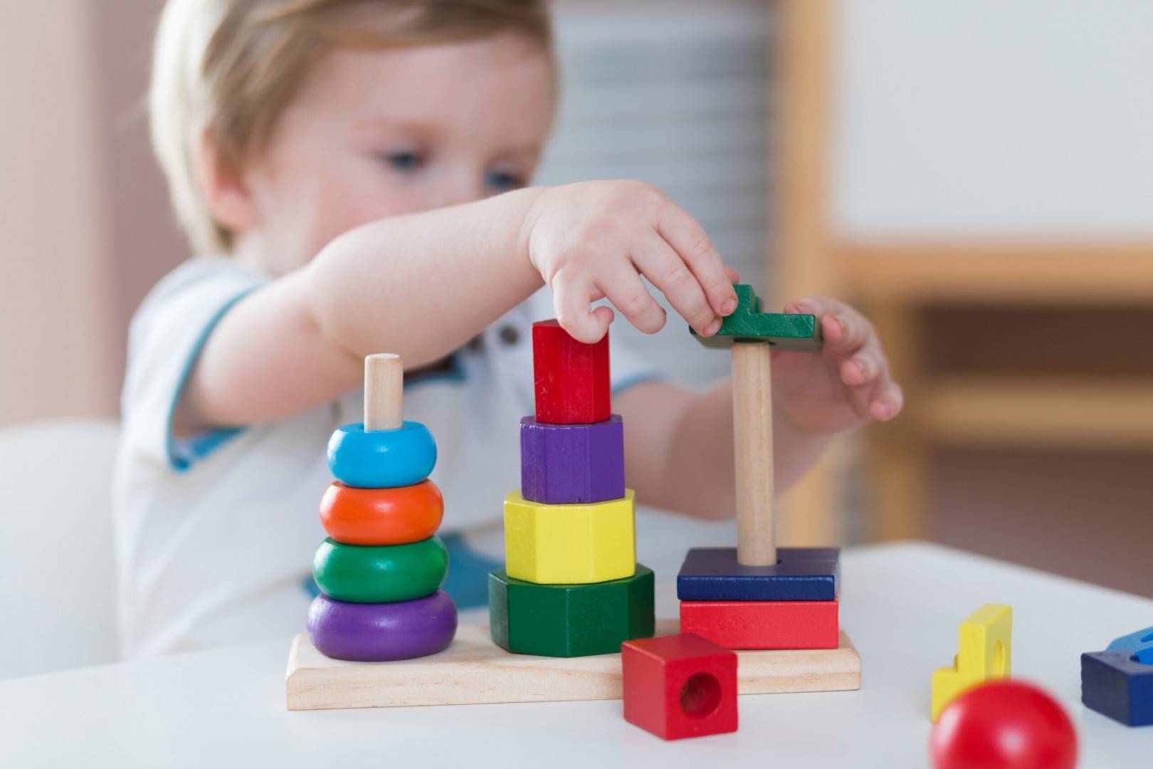 jucarie Montessori, sortare cu 3 coloane