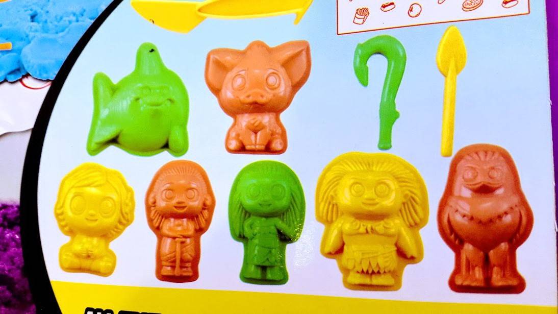 nisip kinetic cu figurine din Moana