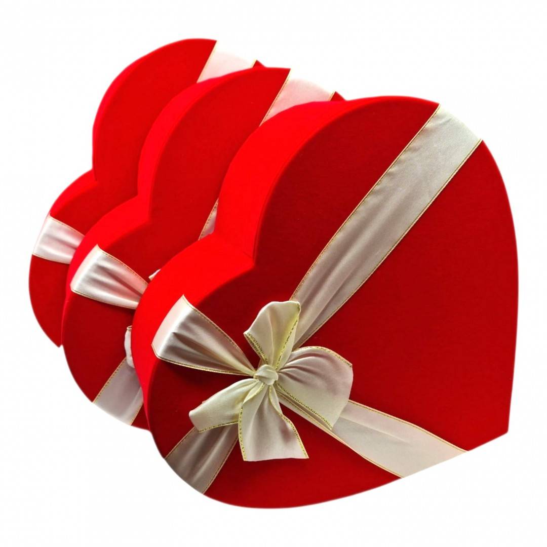 Set 10 Cutii Inima din Catifea cu Funda Roșie Satinata Crem
