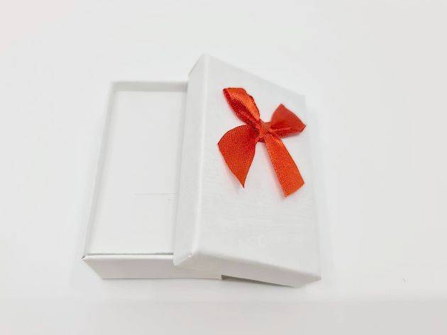 set 24 cutii dreptunghiulare cu capac detasabil, interior catifea alba, cutie pentru bijuterii, martisoare ,8x5x3 cm