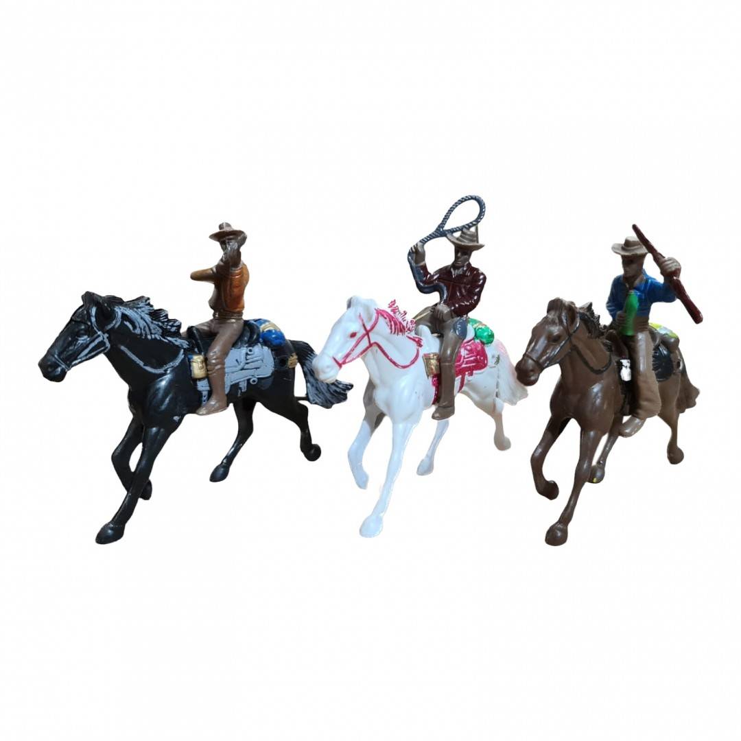 set 3 figurine in miniatura, cowboy cu cal, 11x9 cm