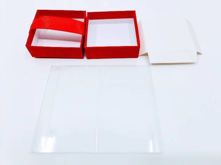 set 6 cutii transparente cu fundita rosie, cutie pentru flori de sapun, esarfe cu martisor, mici decoratiuni, 6x6x10 cm