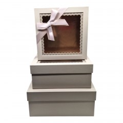Set 3 Cutii Cadou Gri Deschis cu Fereastra Dantelata și Funda Asortata