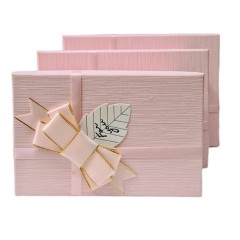 set 3 cutii cadou in forma dreptunghiulara, fundita din organza cu margine aurie, roz 17.5-22.5 cm