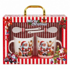 Set Festiv Premium de Crăciun, 2 cani cu farfurii si lingurite, Mos cu Ren si cadouri, 25x18x9 cm