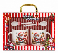 Set Festiv Premium de Crăciun, 2 cani cu farfurii si lingurite, Mos pe Sanie, 25x18x9 cm